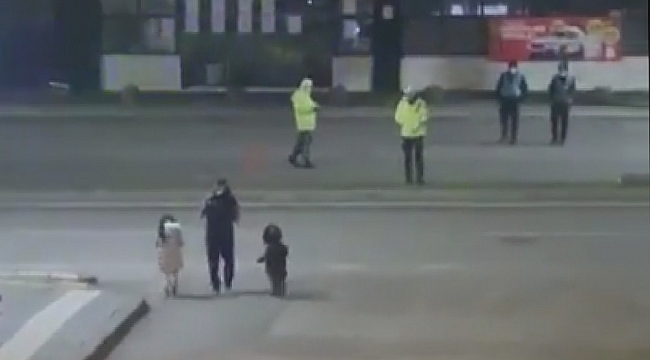 Sivaslı aile dondurucu soğukta uygulama yapan polis ekiplerini unutmadı