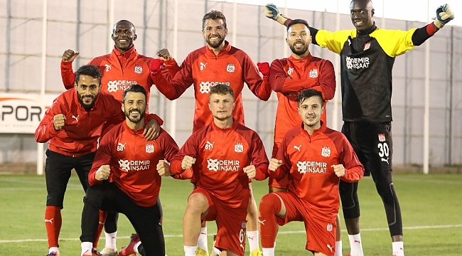 Sivasspor, günü çift idmanla tamamladı