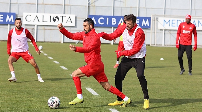 Sivasspor'da Karagümrük mesaisi devam ediyor
