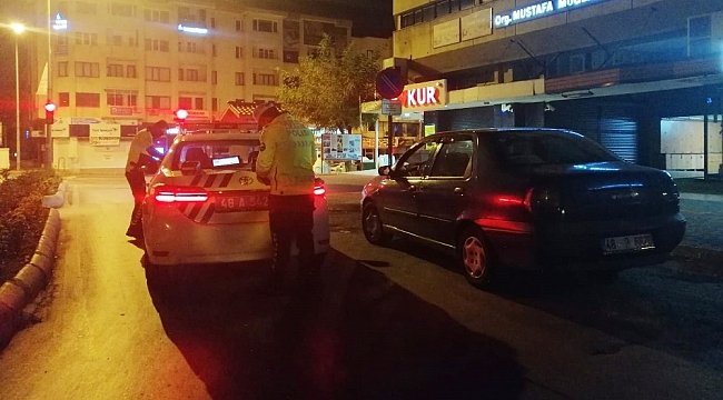 Sokağa çıkma kısıtlamasında alkollü yakalandı