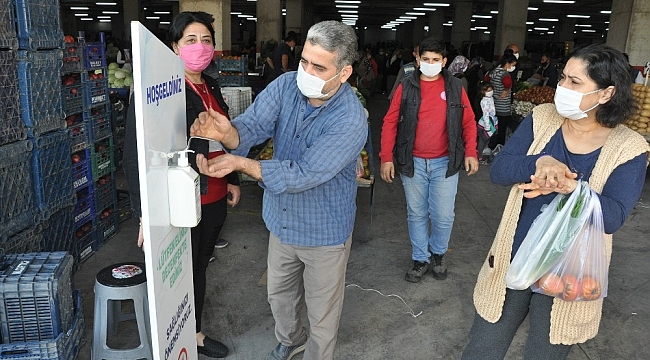 Tarsus'ta pazar yerlerinde maske ve hijyen denetimleri artırıldı