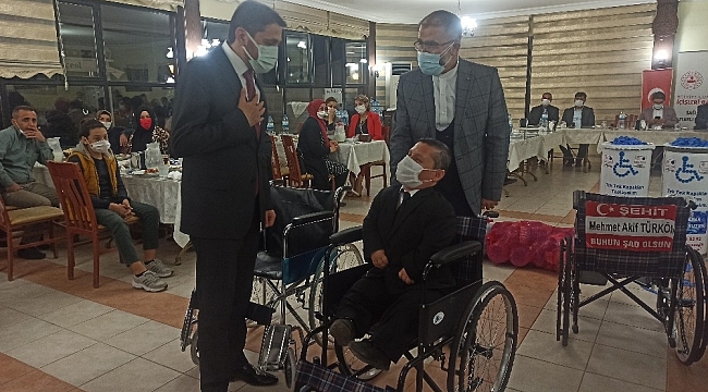 Tekerlekli sandalyeler şehit isimleriyle dağıtıldı
