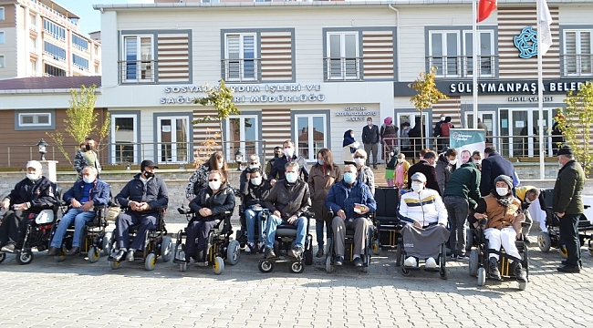 Tekirdağ'da 10 adet akülü tekerlekli sandalye hediye edildi