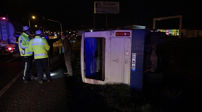 Tekirdağ'da işçi servisi devrildi: 2 yaralı