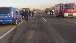 Tekirdağ'da minibüs ile kamyon çarpıştı: 1 ölü, 2 yaralı