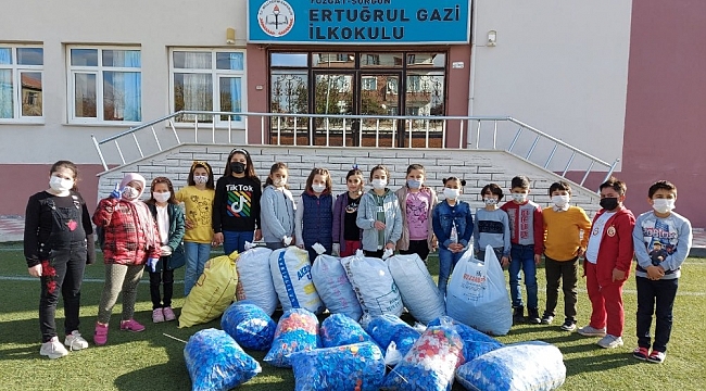 Topladıkları 125 bin adet mavi kapakla engellilere umut olacaklar