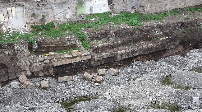 Trabzon'un göbeğinde Roma dönemine ait rıhtım ortaya çıktı