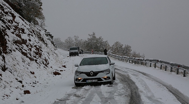Tunceli'ye mevsimin ilk karı düştü, 31 köy yolu kapandı