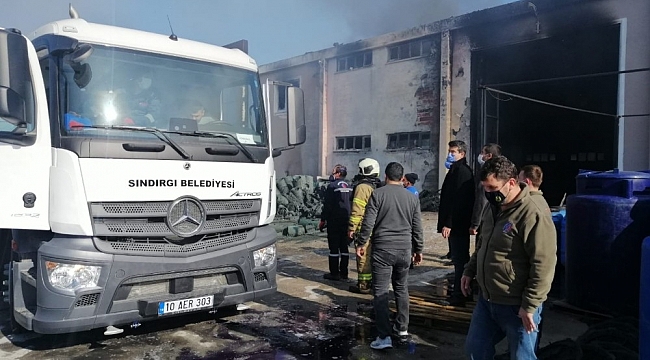 Turşu fabrikasından alevler yükseldi