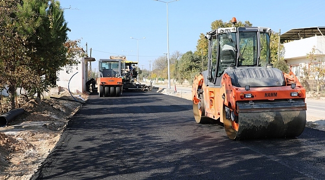 Ula'da sıcak asfalt çalışmaları devam ediyor