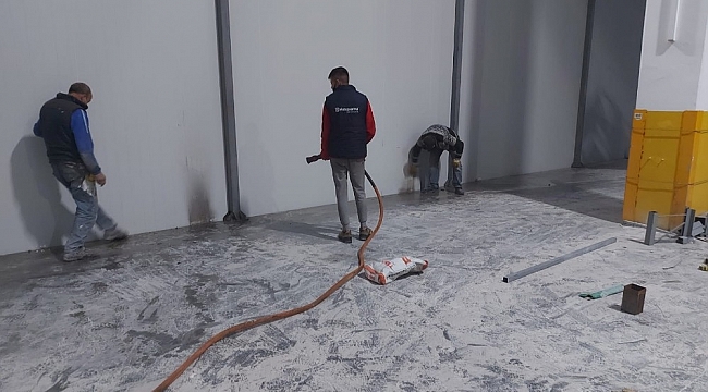 Ünlü alışveriş firmalarının deposunda çıkan yangın büyümeden söndürüldü