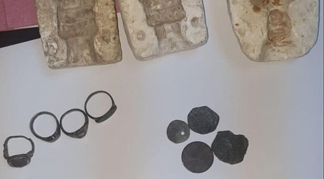 Uygulamada durdurulan araçtan 13 adet tarihi eser çıktı