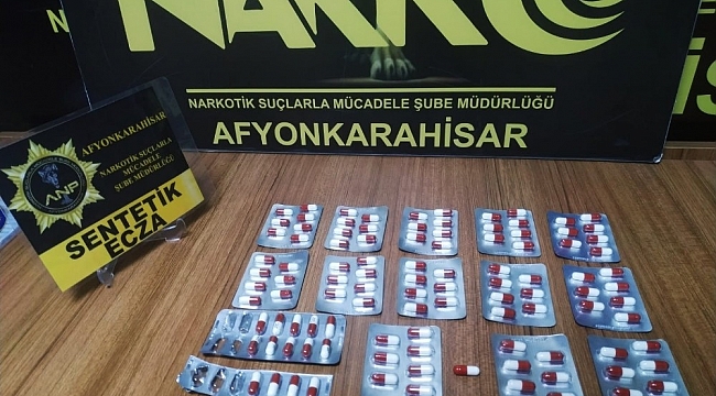Uyuşturucu haplarla yakalanınca torbacıyı ele verdiler