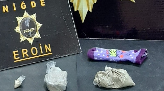 Uyuşturucuyu çocuk çorabına saklamışlar