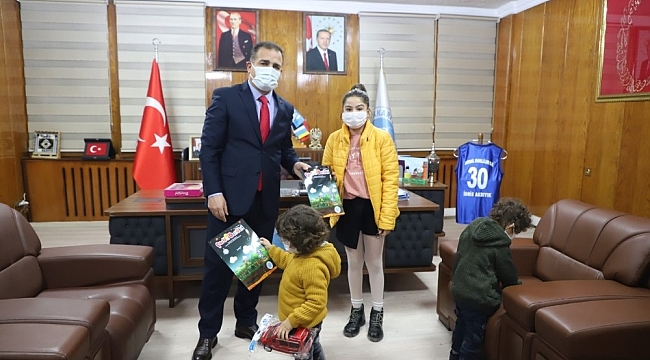 Vali Akbıyık, çocuklarla bir araya geldi