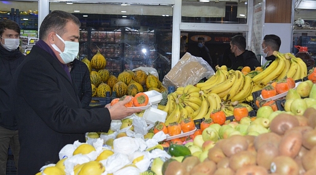 Vali Akbıyık manav alışverişini kendisi yaptı