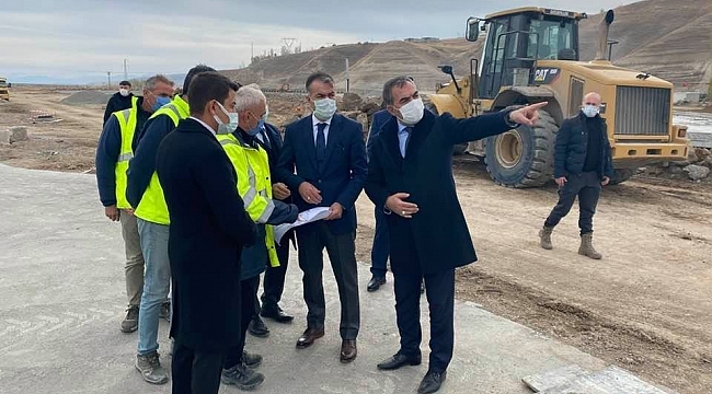 Vali Çağatay, Ahlat'taki 'Millet Bahçesi' inşaatını inceledi