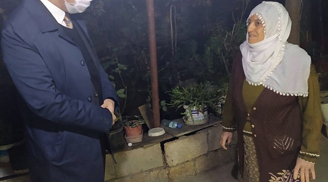 Vali Çuhadar, evi yıkılmak üzere olan anneyi ziyaret etti