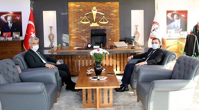 Vali Makas'tan baro, Erzincan TSO ile Sosyal Yardımlaşma ve Dayanışma Vakfına iade-i ziyaret
