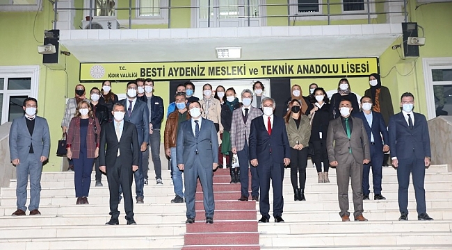 Vali Sarıibrahim öğretmenler gününü kutladı