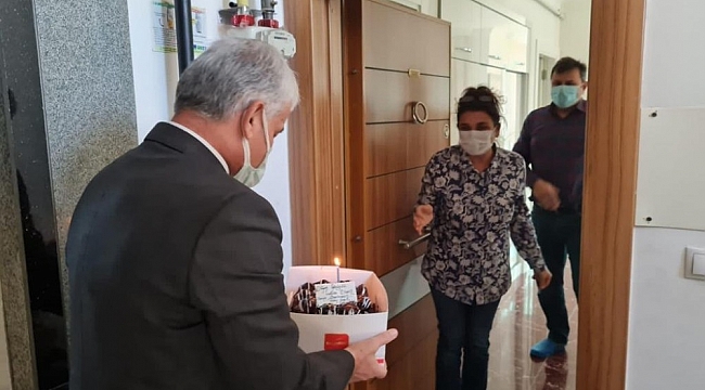 Vali Sonel'den öğretmenlere doğum günü sürprizi