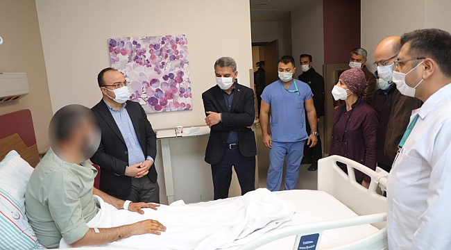 Valiler, yaralı askerleri ziyaret etti