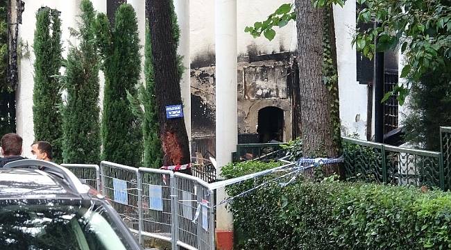 Yangından sonra tarihi Vaniköy Cami'inde ekipler incelemede bulundu