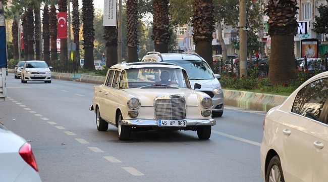Yarım asırlık otomobile gözleri gibi bakıyorlar