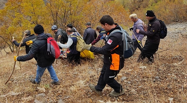 Yaylada hayatını kaybeden şahsın cenazesi 10 saatlik çalışmayla dağdan indirildi