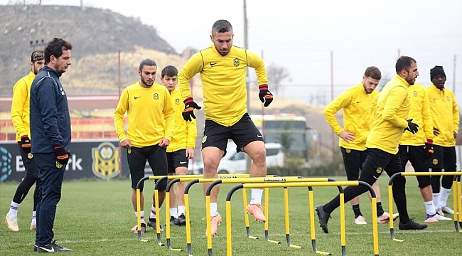 Yeni Malatyaspor'da 2 futbolcuda daha korona virüse rastlanıldı
