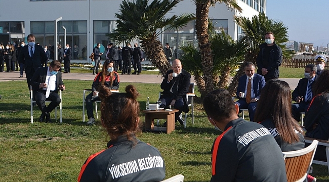 Yüksekova Kadın Futbol Takımı'na "Soylu" jest