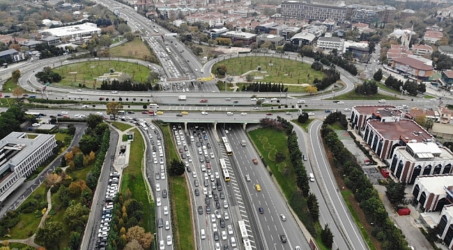 15 Temmuz Şehitler Köprüsü'ndeki trafik yoğunluğu havadan görüntülendi