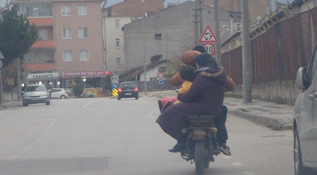 2 kişinin binmesi gereken elektrikli bisiklete 4 kişi bindi