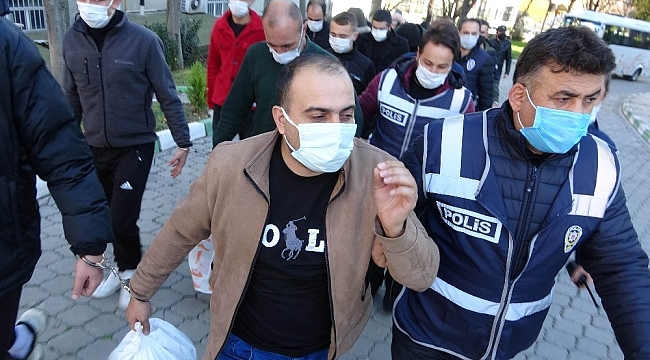 'İzmir depremine yardım' bahanesiyle iş adamlarını dolandıran 13 kişi adliyede