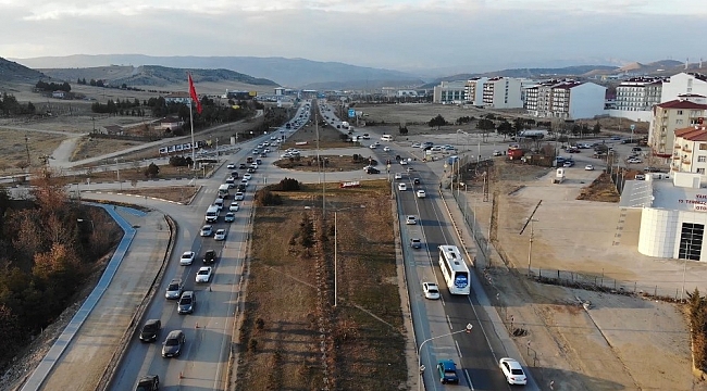 43 ilin geçiş noktasında yıl başı öncesi trafik yoğunluğu: Binlerce kişi yollara akın etti