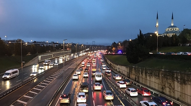 56 saatlik kısıtlama sonrası 15 Temmuz Şehitler Köprüsü'nde trafik yoğunluğu