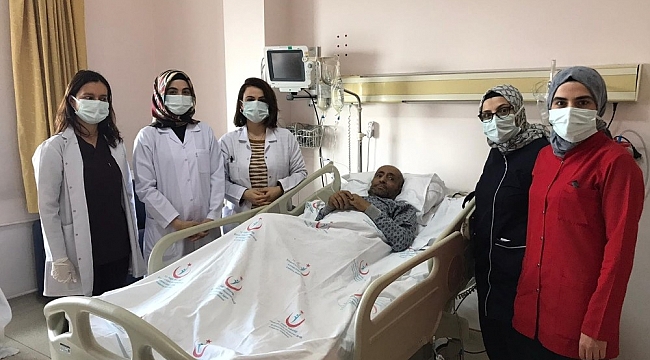 60 yaşındaki korona hastası 155 gün sonra yoğun bakımdan çıktı