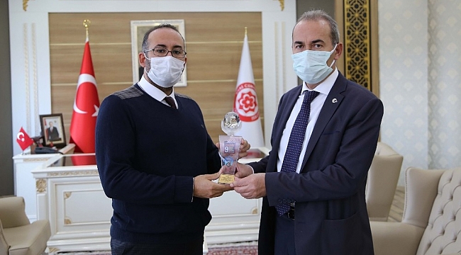 Ada'm ödüle doymuyor