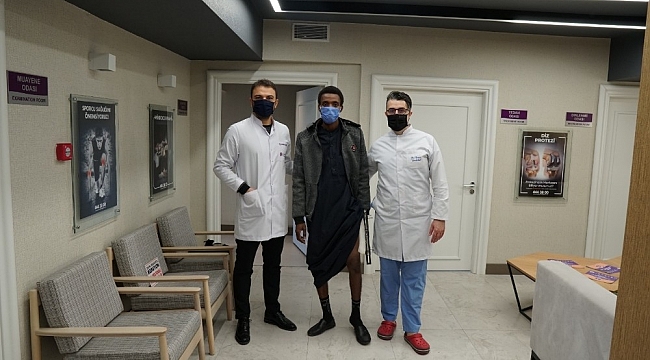 Afrikalı hasta System Hospital'da sağlığına kavuştu