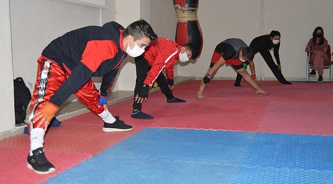 Ağrılı kick boksçular milli sporcu olmak için ter döküyor