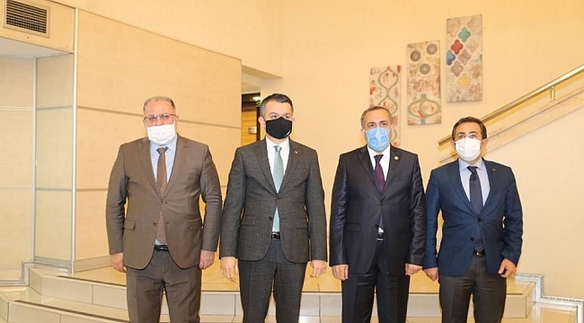 AK Parti milletvekilleri Arvas ve Gülaçar, Tarım ve Orman Bakanı Pakdemirli'ye Van'ın taleplerini iletti