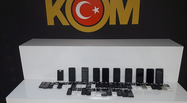 Aksaray'da kaçak cep telefonu operasyonu: 4 gözaltı