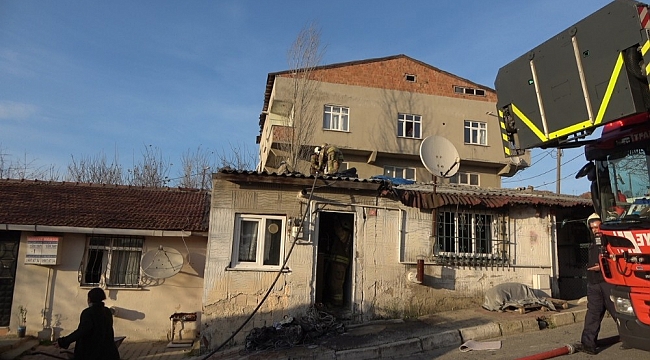 Arnavutköy'de gecekonduda çıkan yangın paniğe neden oldu