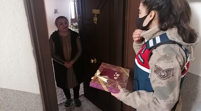 Askerlerden şehit aileleri ve gazielere ziyaret