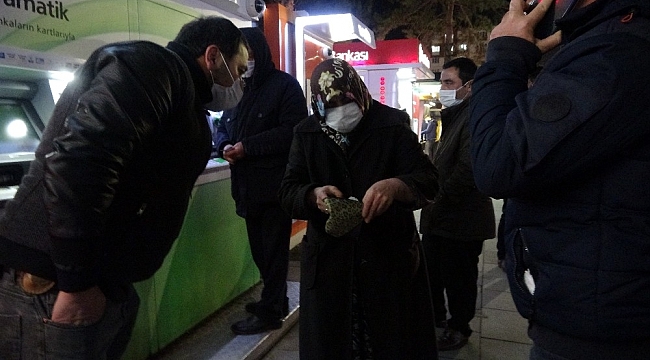 ATM'den çektiğini düşündüğü maaşını bulamayınca ekipleri alarma geçirdi