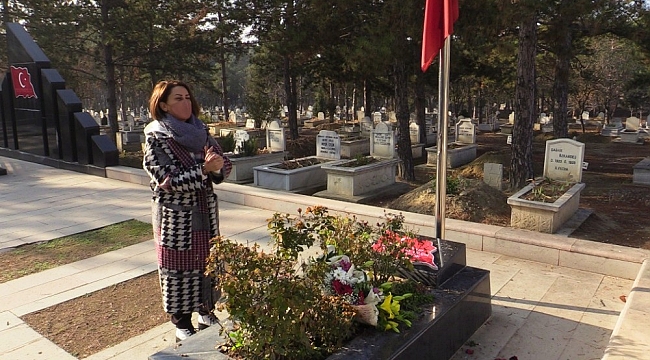 Azerin'den şehit Aybüke öğretmenin mezarına ziyaret