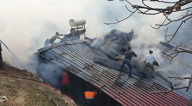 Bacadan çıkan kıvılcım evi küle çevirdi