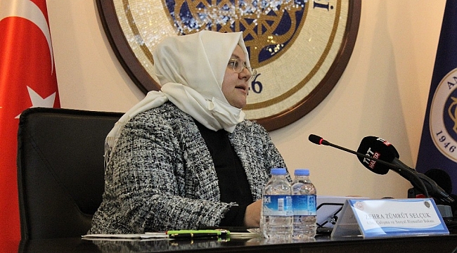 Bakan Selçuk:" Temel hedefimiz Türk İşaret Dili üzerinde çalışmalar yaparak sağlık, hukuk ve eğitim gibi farklı alanlarda terminoloji geliştirebilmek"