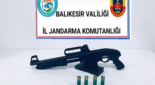 Balıkesir'de jandarma 16 aranan şahsı yakaladı