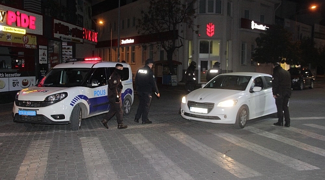 Balıkesir'de kısıtlama nedeniyle cadde ve sokaklar boş kaldı